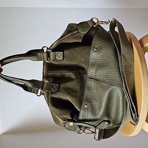 Moda Luxe Gently used olive green crossbody/satchel. Lots of pockets & roomy!